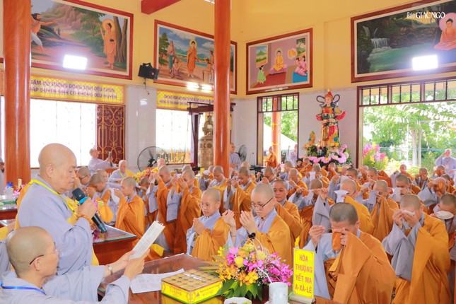 Giới trường trang nghiêm thanh tịnh, giới tử được thọ giới Giới trường trang nghiêm thanh tịnh, giới tử được thọ giới