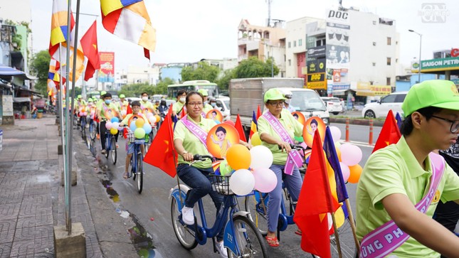 200 bạn trẻ tham gia đạp xe hoa diễu hành chào mừng Khánh đản