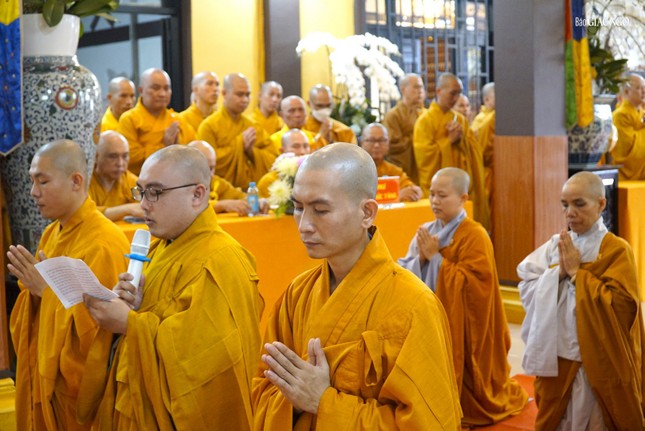 Đại diện hành giả phát nguyện an cư Đại diện hành giả phát nguyện an cư