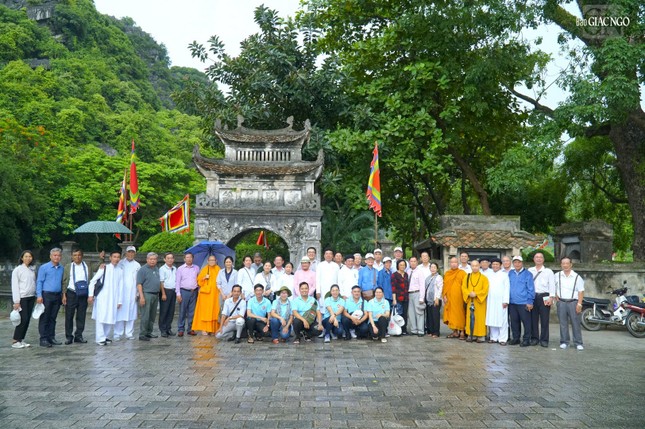 Đoàn tham quan đền vua Đinh, vua Lê tại tỉnh Phú Thọ Đoàn tham quan đền vua Đinh, vua Lê tại tỉnh Phú Thọ