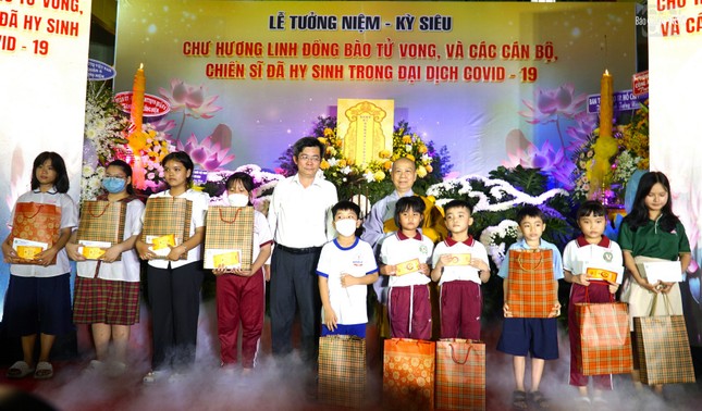 Chư tôn đức Tăng Ni Q.6 đồng hành, cùng em hướng về phía trước Chư tôn đức Tăng Ni Q.6 đồng hành, cùng em hướng về phía trước