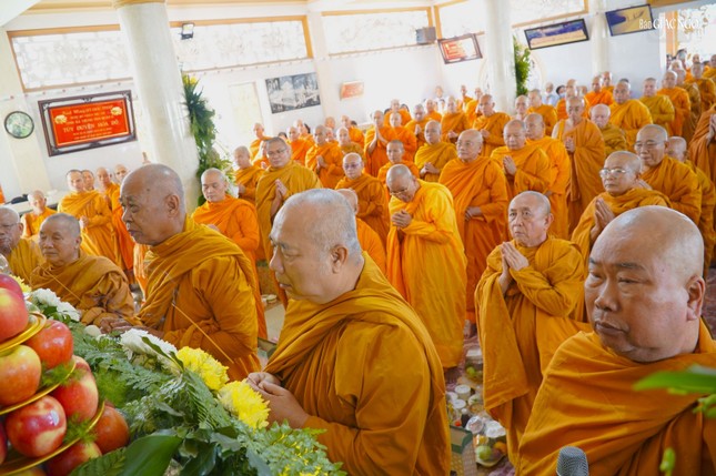 Chư tôn đức niêm hương tưởng niệm Chư tôn đức niêm hương tưởng niệm