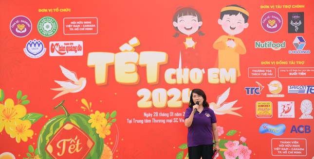 Bà Nguyễn Thị Tranh, Trưởng nhóm Chia sẻ - Sharing phát biểu