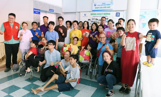 Tết đã về với các em