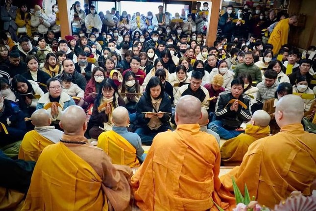 Ngôi chùa Đại Ân từ lâu đã là điểm đến trong những ngày lễ Tết cho những người con Phật, những bạn trẻ xa nhà. Tới chùa lễ Phật, được nghe giảng pháp, được sống trong tình thương của quý Thầy, quý Sư cô và bạn bè người Việt khắp nơi hội tụ về