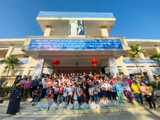 Xuân ấm từ Nhật Bản gửi về quê nhà