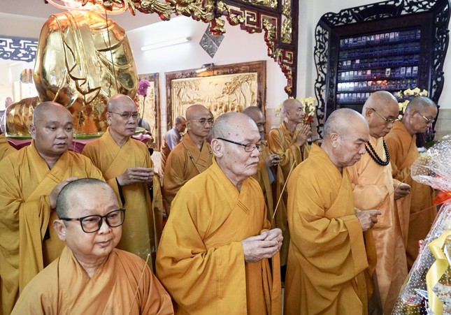 Chư tôn đức tưởng niệm và cầu nguyện Giác linh cố Ni trưởng Thích nữ Tắc Thành cao đăng Phật quốc Chư tôn đức tưởng niệm và cầu nguyện Giác linh cố Ni trưởng Thích nữ Tắc Thành cao đăng Phật quốc