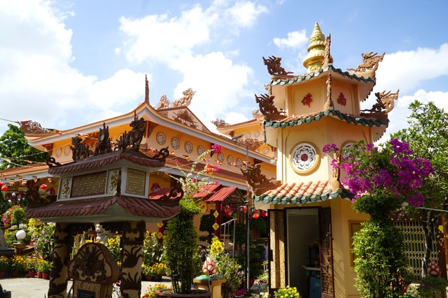 Một góc không gian chùa Phật Bửu, nơi tháp Tổ - Hòa thượng khai sơn Thích Minh Trực Một góc không gian chùa Phật Bửu, nơi tháp Tổ - Hòa thượng khai sơn Thích Minh Trực