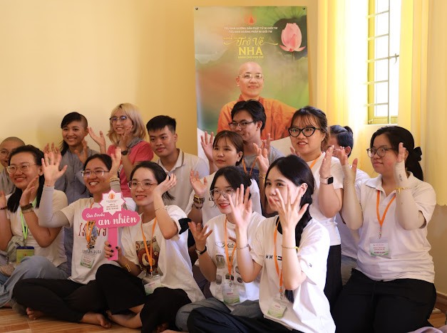 Ngồi bên nhau, kết dây thân ái Ngồi bên nhau, kết dây thân ái