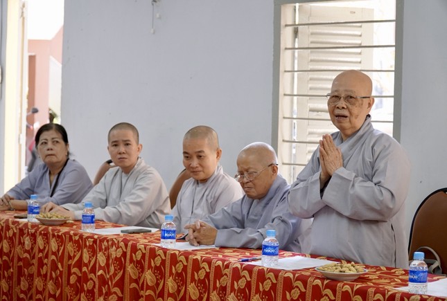 Chư tôn đức và trụ trì các cơ sở tự viện đóng góp nhiều ý kiến cho công tác Phật sự chung