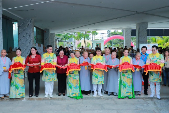 Chương trình &quot;Phiên chợ từ tâm&quot; diễn ra tại Trung tâm Văn hóa tỉnh Bến Tre, số 88/1, đường 30/4, P.4, TP.Bến Tre