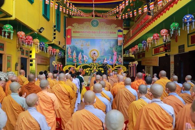 Buổi lễ diễn ra trong tinh thần hoan hỷ Buổi lễ diễn ra trong tinh thần hoan hỷ