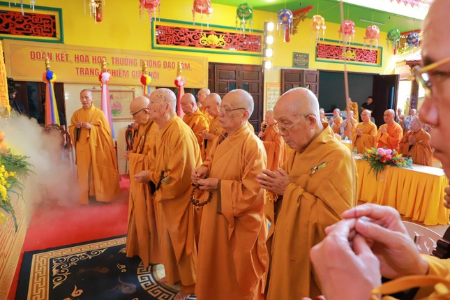 Chư tôn đức giáo phẩm niêm hương Chư tôn đức giáo phẩm niêm hương