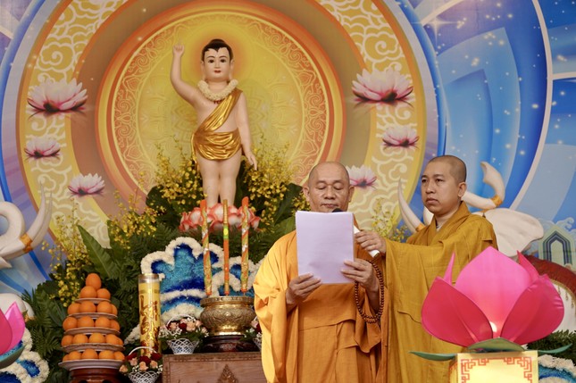 Thượng tọa Thích Nguyên Sĩ tuyên đọc Diễn văn Phật đản Phật lịch 2568 của Trưởng lão Hòa thượng Chủ tịch Hội đồng Trị sự Thượng tọa Thích Nguyên Sĩ tuyên đọc Diễn văn Phật đản Phật lịch 2568 của Trưởng lão Hòa thượng Chủ tịch Hội đồng Trị sự