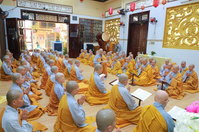 Ni sư Thích nữ Tường Hạnh thông kiểm số chúng và cung an chức sự hạ trường Ni sư Thích nữ Tường Hạnh thông kiểm số chúng và cung an chức sự hạ trường