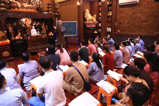 Không gian ôn tập giáo lý của Phật tử tại chùa Thiên Khánh