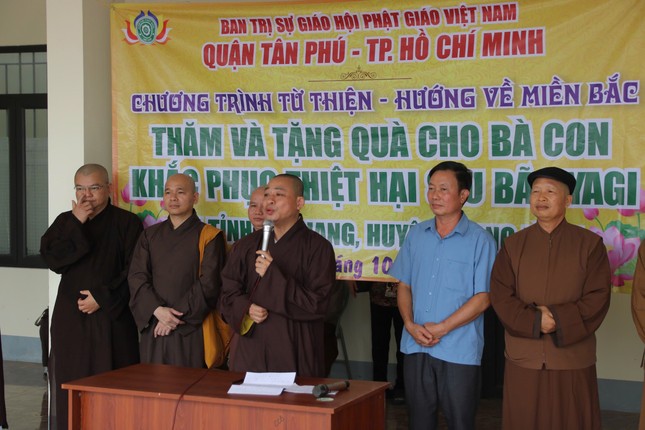 Thượng toạ Thích Quảng Tiến, Ủy viên Hội đồng Trị sự, Phó Thường trực Ban Trị sự GHPGVN Q.Tân Phú làm trưởng đoàn