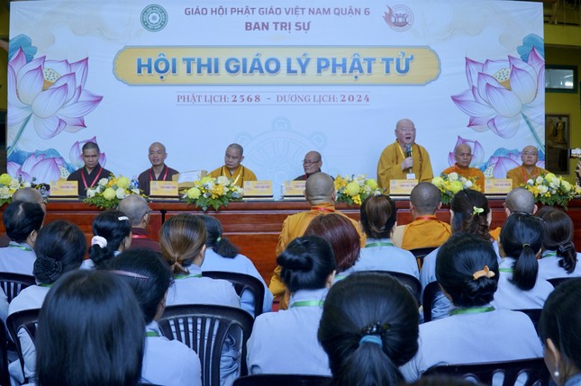 Hòa thượng Thích Duy Trấn, Phó ban Hướng dẫn Phật tử GHPGVN TP.HCM đến chùa Tuyền Lâm, sách tấn các Phật tử trước thời khắc hội thi diễn ra