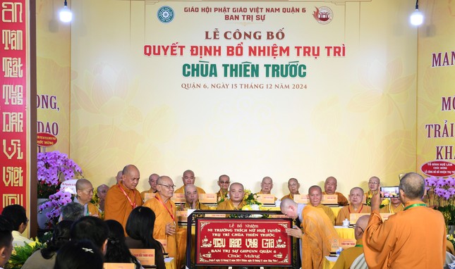 Thường trực Ban Trị sự GHPGVN Q.6 chúc mừng Ni trưởng tân trụ trì chùa Thiên Trước Thường trực Ban Trị sự GHPGVN Q.6 chúc mừng Ni trưởng tân trụ trì chùa Thiên Trước