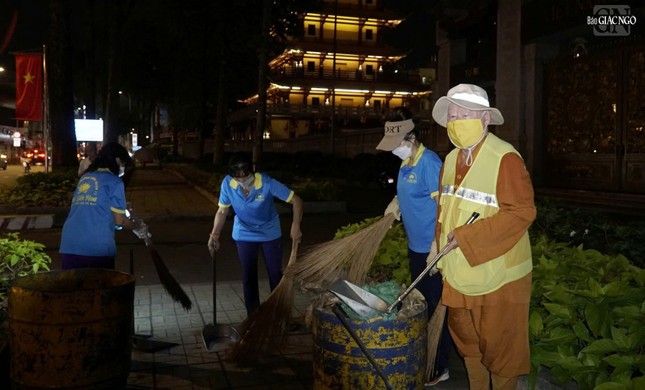 Nói với Giác Ngộ online, Hòa thượng Thích Duy Trấn mong toàn thể thành viên Hành Trình Xanh có sức khỏe, để Quý I năm 2025 sẽ còn nhiều cơ hội quét dọn, vệ sinh đường phố