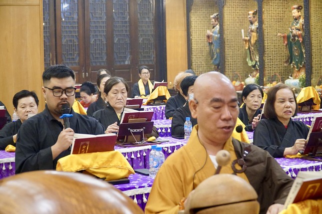 Đây không chỉ là một hành động mang tính tâm linh mà còn là nét đẹp văn hóa truyền thống được lưu giữ và phát huy qua nhiều thế hệ Đây không chỉ là một hành động mang tính tâm linh mà còn là nét đẹp văn hóa truyền thống được lưu giữ và phát huy qua nhiều thế hệ