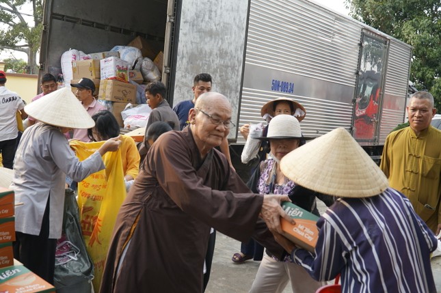 Đoàn trao quà tại Trại phong Ea Na (Đắk Lắk)
