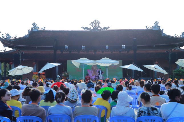 Khóa tu Trở về nhà với chủ đề Hướng về đại lễ Vesak thiêng liêng do Phân ban Ni giới T.Ư phối hợp cùng Ban Trị sự GHPGVN TP.Cần Thơ tổ chức