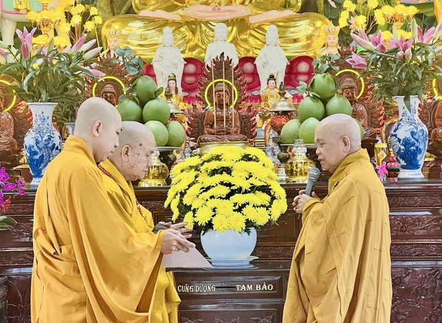 Nhị vị Hòa thượng đối thú an cư