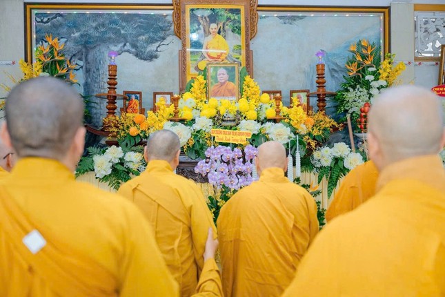 Lễ tưởng niệm diễn ra trong không khí trang nghiêm, thành kính - Ảnh: Nguyên Tài Lễ tưởng niệm diễn ra trong không khí trang nghiêm, thành kính - Ảnh: Nguyên Tài