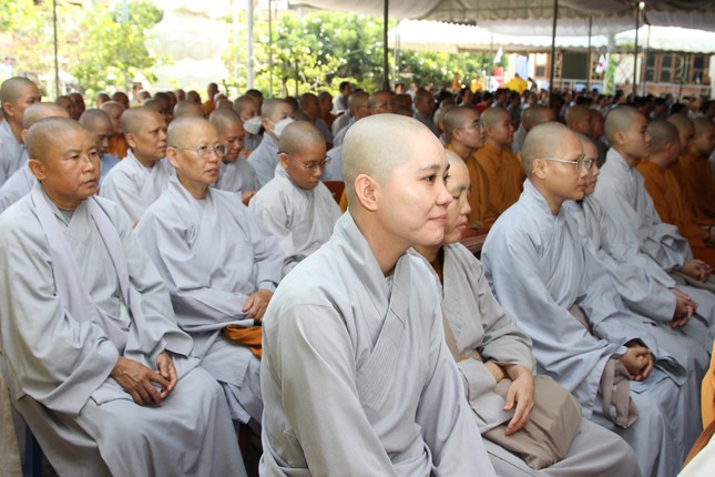 Chư tôn đức Ni tham dự