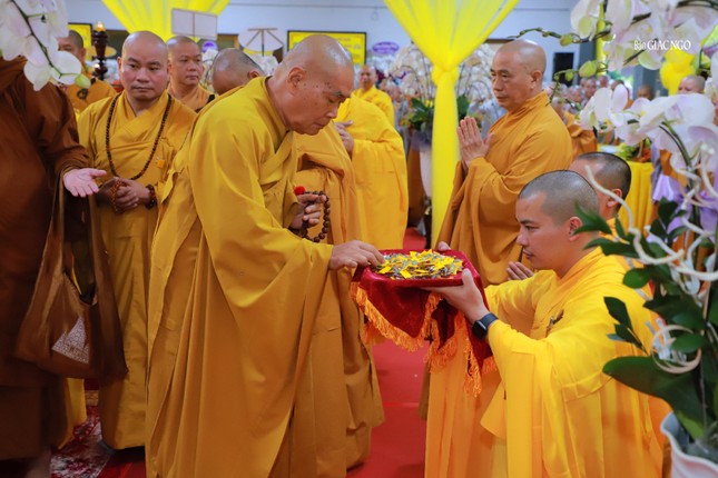 Chư tôn đức Ban Trị sự GHPGVN tỉnh Bà Rịa - Vũng Tàu thọ tang