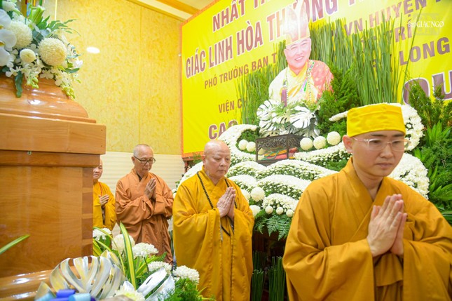 Hữu nhiễu kim quan tiễn biệt Hòa thượng Thích Chơn Trí