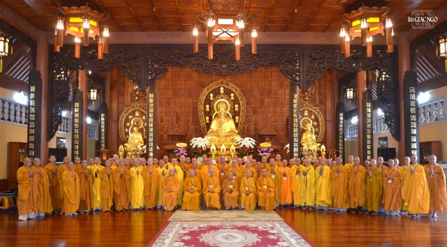 Chư Tăng Q.Tân Bình chụp ảnh lưu niệm