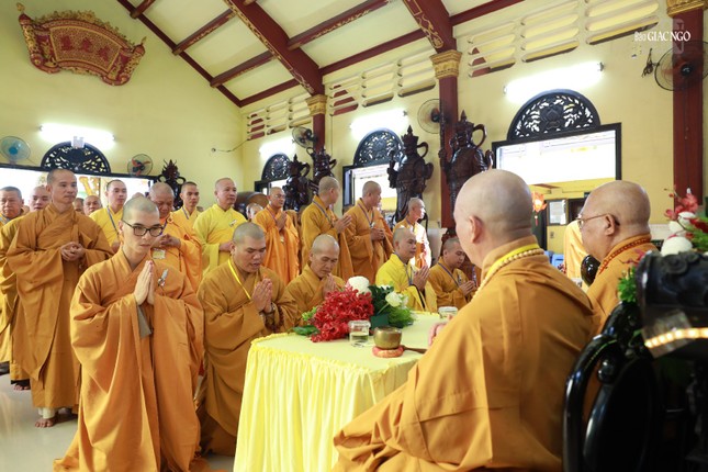 Chư Tăng tuần tự 3 vị tác pháp Tự tứ