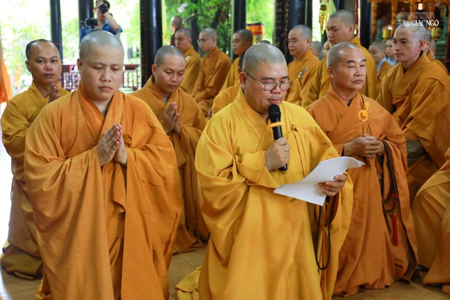 Đại đức Thích Bửu Đăng ôn lại hành trạng Trưởng lão Hòa thượng Thích Minh Nhuận Đại đức Thích Bửu Đăng ôn lại hành trạng Trưởng lão Hòa thượng Thích Minh Nhuận