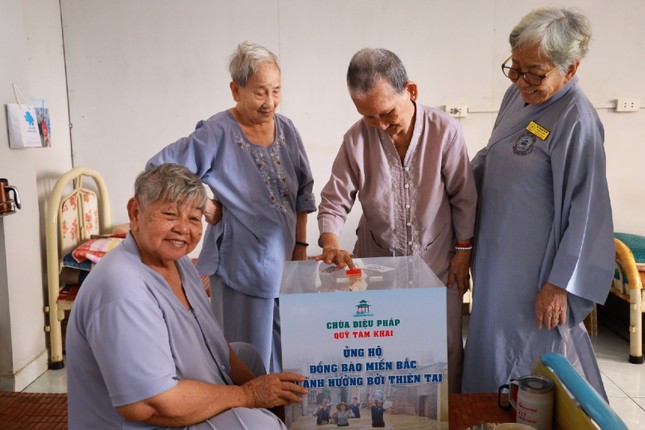 Chung một tấm lòng