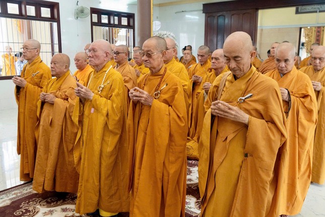 Chư tôn giáo phẩm dâng hương tưởng niệm