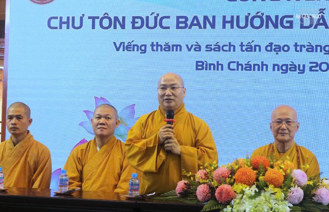Thượng tọa Thích Phước Tiến phát biểu