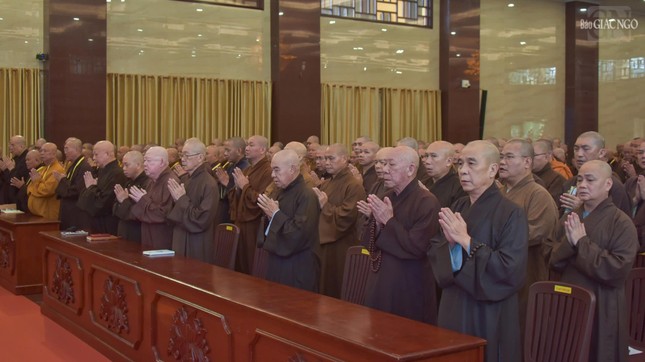 Chư vị giáo phẩm tham dự nghe thuyết trình và vấn đáp về Giới luật Phật giáo