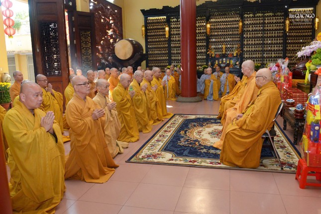 Hòa thượng Thích Nhựt Hỷ đại diện Tăng Ni môn hạ Ấn Quang tác bạch khánh tuế Hòa thượng Thích Nhựt Hỷ đại diện Tăng Ni môn hạ Ấn Quang tác bạch khánh tuế