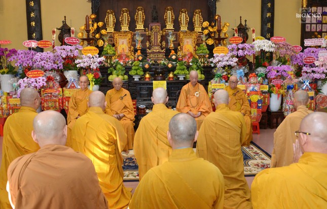 Chư Tăng Ni môn hạ chùa Ấn Quang và các tự viện trực thuộc đảnh lễ khánh tuế Đức Pháp chủ và chư vị giáo phẩm Hội đồng Chứng minh Chư Tăng Ni môn hạ chùa Ấn Quang và các tự viện trực thuộc đảnh lễ khánh tuế Đức Pháp chủ và chư vị giáo phẩm Hội đồng Chứng minh