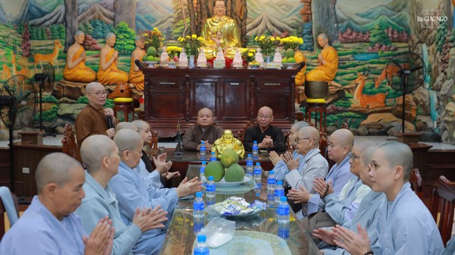 Ni sư Thích nữ Diệu Hoa phát biểu Ni sư Thích nữ Diệu Hoa phát biểu