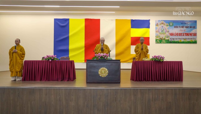 Chư tôn đức niệm Phật cầu gia hộ