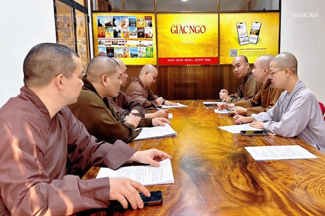 Đại đức Thích Quảng Hậu đúc kết buổi họp
