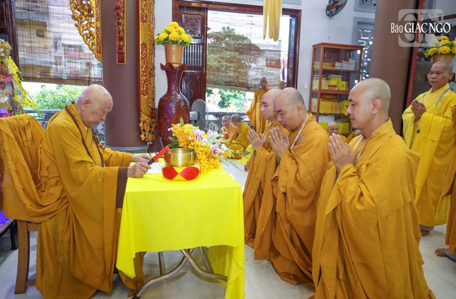 Chư Tăng tuần tự theo hạ lạp tác bạch thọ an cư Chư Tăng tuần tự theo hạ lạp tác bạch thọ an cư