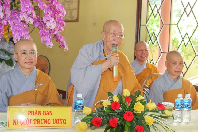 Ni trưởng Thích nữ Như Như thăm hỏi Ban Chức sự và sách tấn chư Ni hạ trường Ni trưởng Thích nữ Như Như thăm hỏi Ban Chức sự và sách tấn chư Ni hạ trường