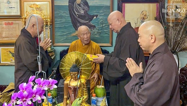 Hòa thượng Thích Lệ Trang trình bạch đến Trưởng lão Hòa thượng về tình hình sinh hoạt, tu học của Tăng Ni TP.HCM sau sáp nhập Hòa thượng Thích Lệ Trang trình bạch đến Trưởng lão Hòa thượng về tình hình sinh hoạt, tu học của Tăng Ni TP.HCM sau sáp nhập