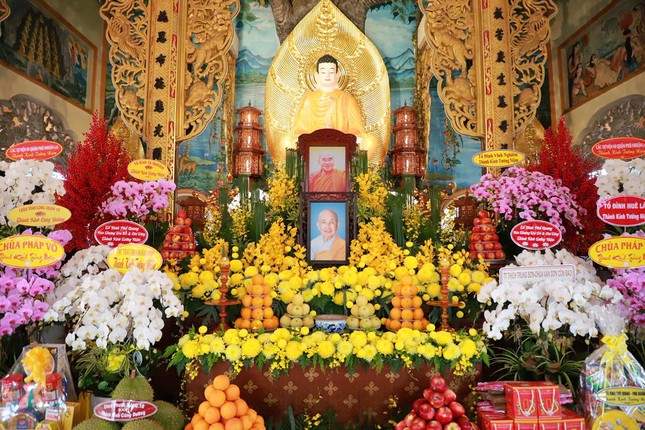 Giác linh đài Trưởng lão Hòa thượng Thích Tâm Châu và Ni trưởng Thích nữ Như Giác