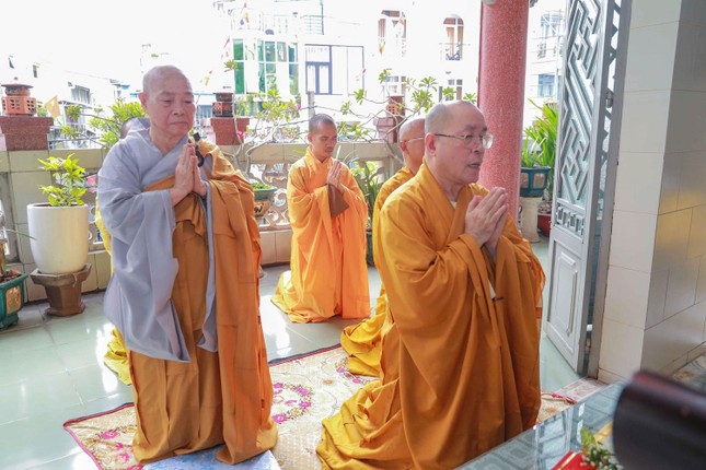 Thượng tọa Thích Đạt Đức, trụ trì chùa Linh Quang (P.Bình Lợi Trung, TP.HCM) tác bạch ôn lại công hạnh Hòa thượng Thích Mật Nguyện