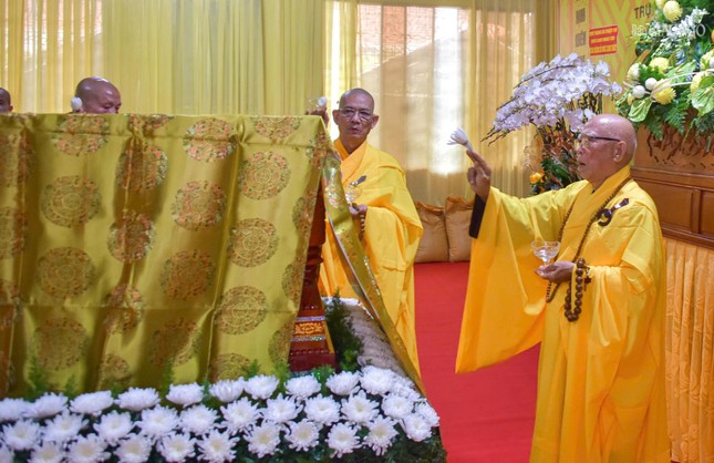 Sái tịnh kim quan